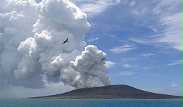 汤加火山爆发致多国海港海水倒灌，木材运输短暂停滞