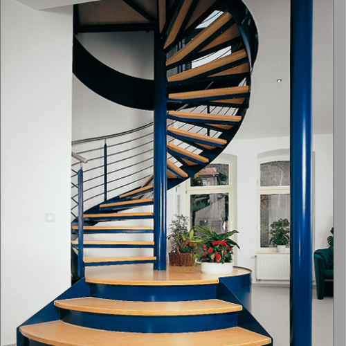 旋转钢架楼梯的设计和施工